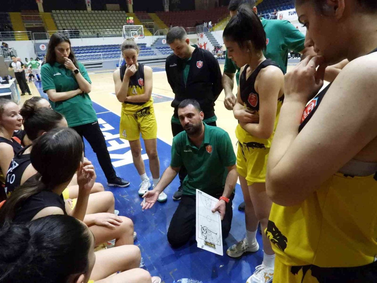 Kepez’in kız basket takımı kupaya yaklaştı