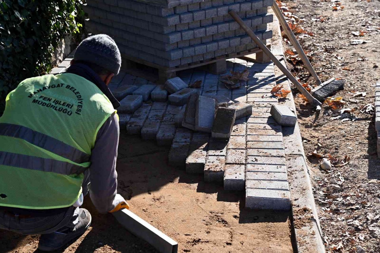 Side Mahallesi’nde kaldırım çalışması başladı