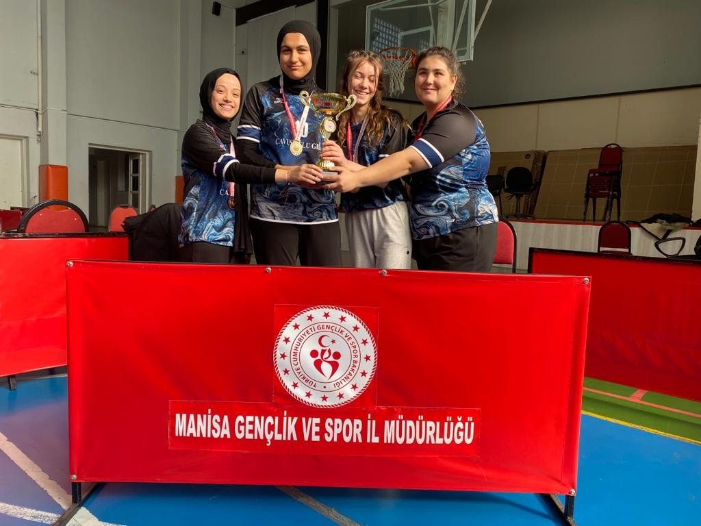 Salihli Şahin Şen Kız Anadolu İHL Manisa şampiyonu