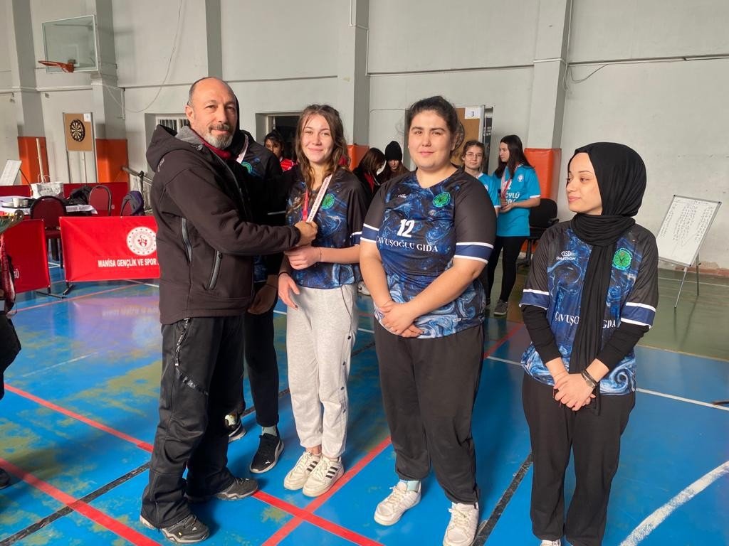 Salihli Şahin Şen Kız Anadolu İHL Manisa şampiyonu