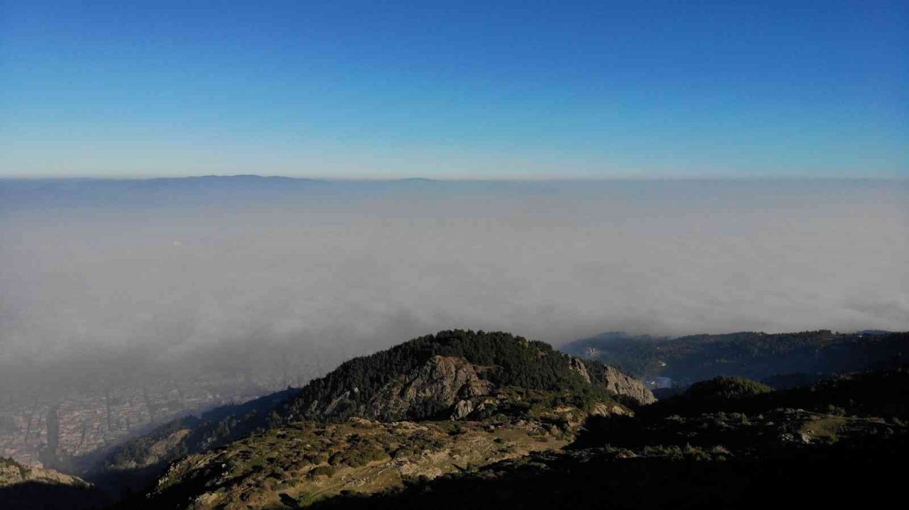 Manisa’yı etkisi altına alan sis havadan görüntülendi