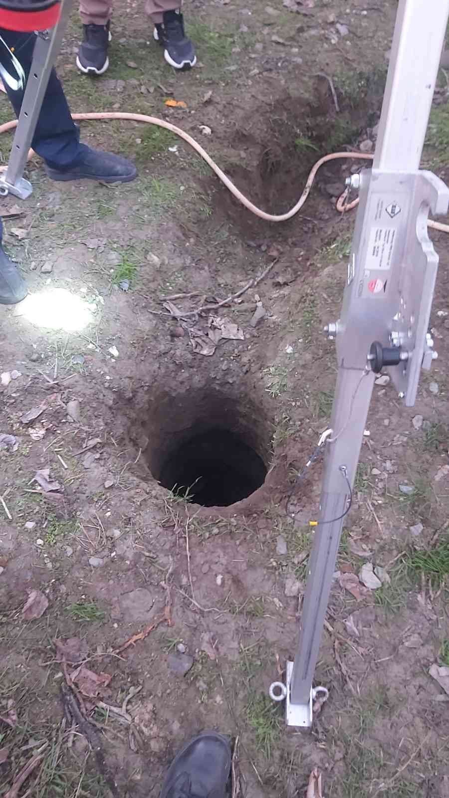 Manisa’da baba ve 2 yaşındaki oğlu 50 metrelik kuyuya düştü