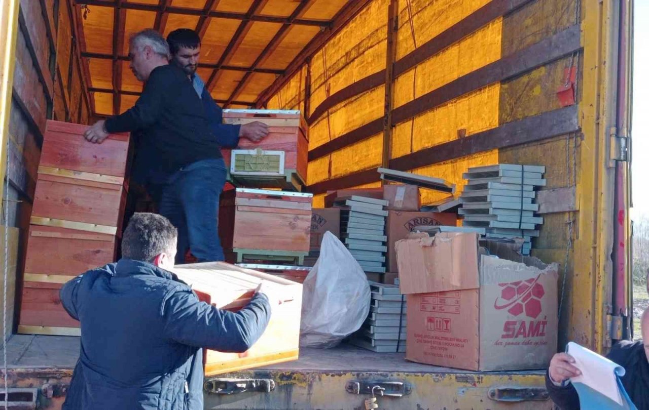 Arıcılara ekipman desteği