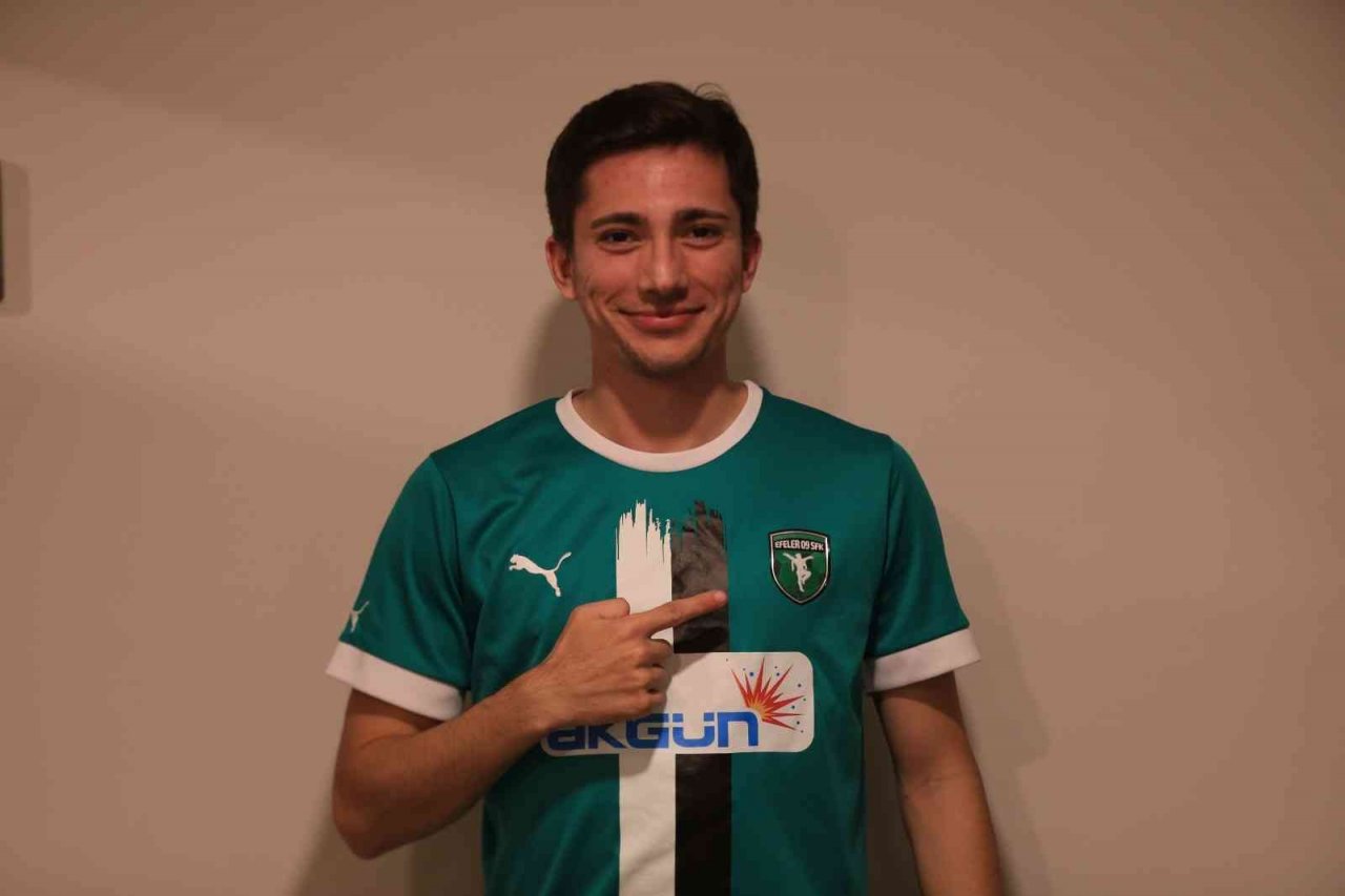 Efeler 09 SFK Akbulut’u renklerine bağladı