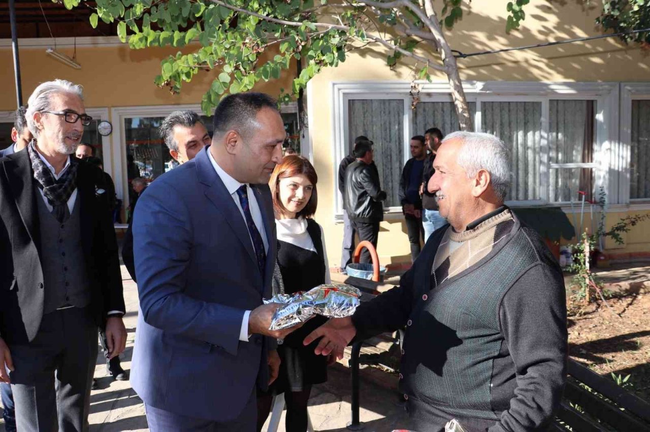 Başkan Yılmaz, huzurevi sakinlerinin yeni yılını kutladı