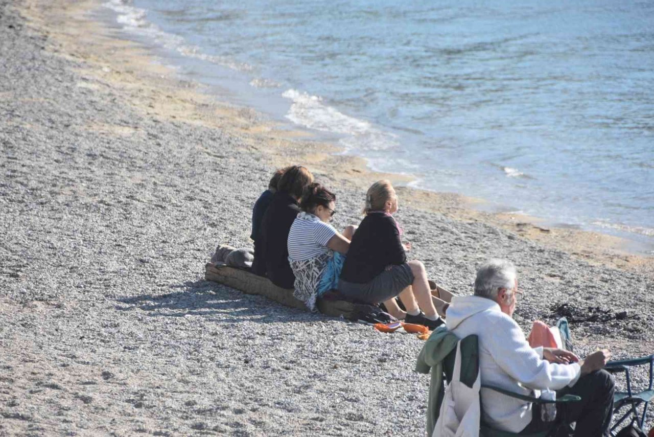 Bodrum denize girip güneşlendiler