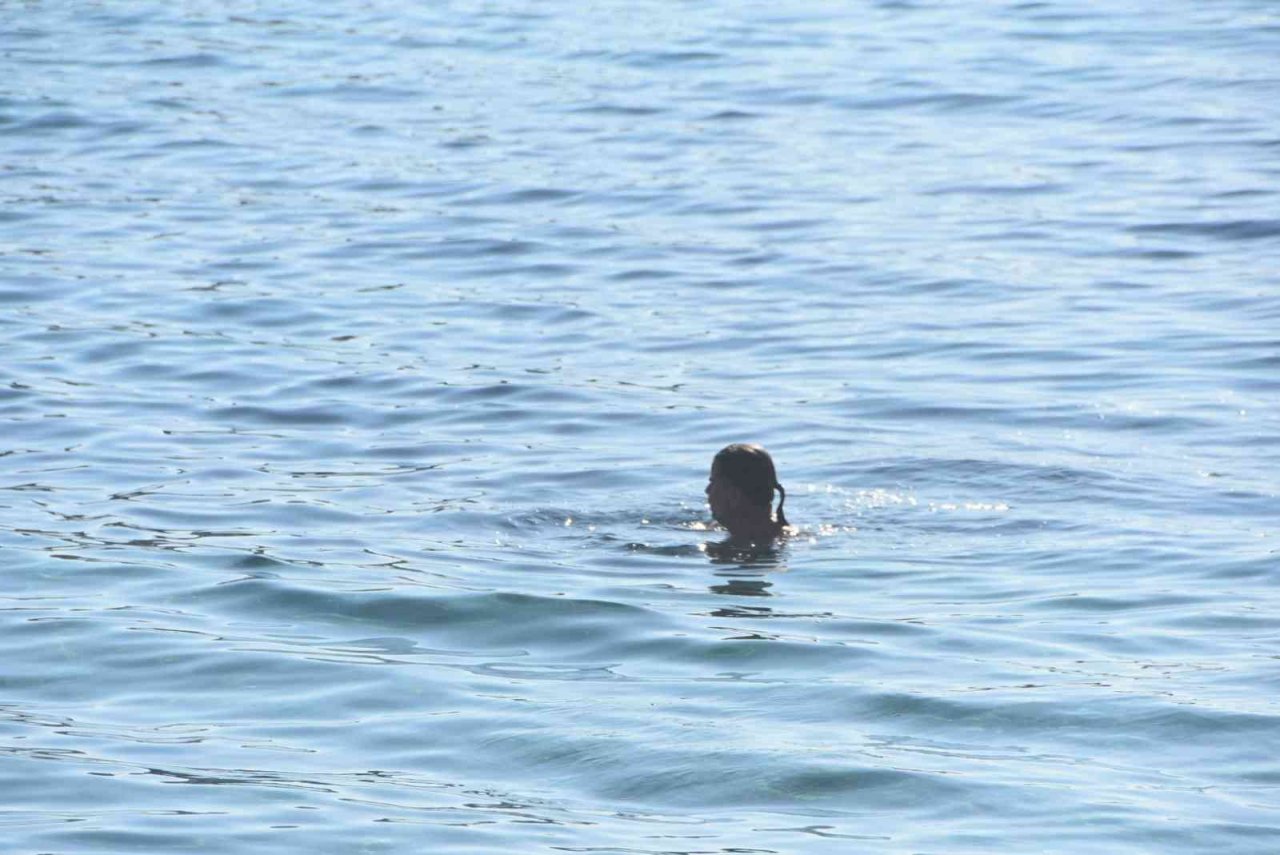 Bodrum denize girip güneşlendiler