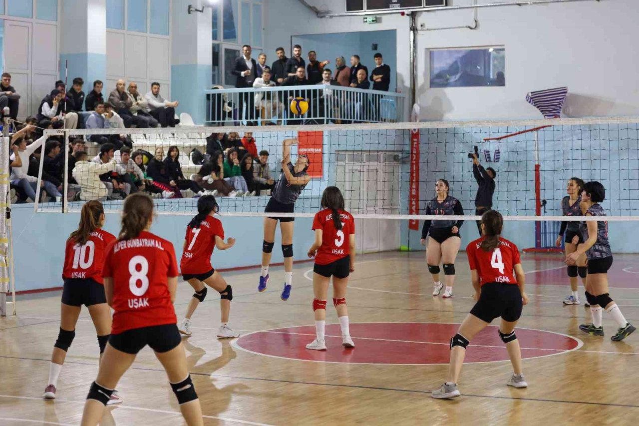 Liseler Arası Kızlar Voleybol Turnuvası tamamlandı