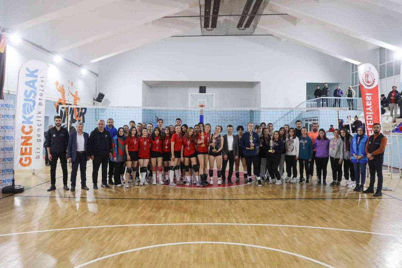 Liseler Arası Kızlar Voleybol Turnuvası tamamlandı