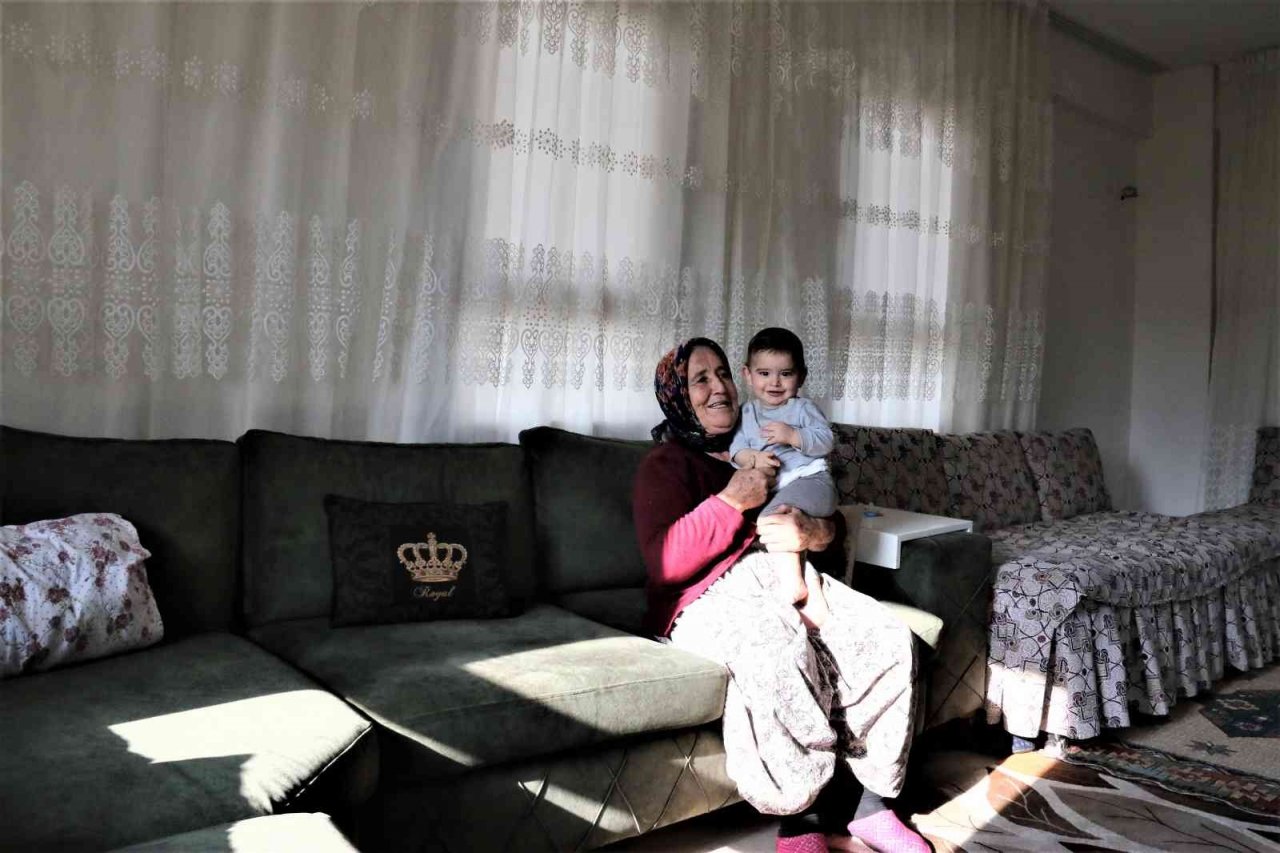 Tarihi yangında "İğnem bile çıkmadı" diyerek feryat eden Havva teyze yeni evine kavuştu