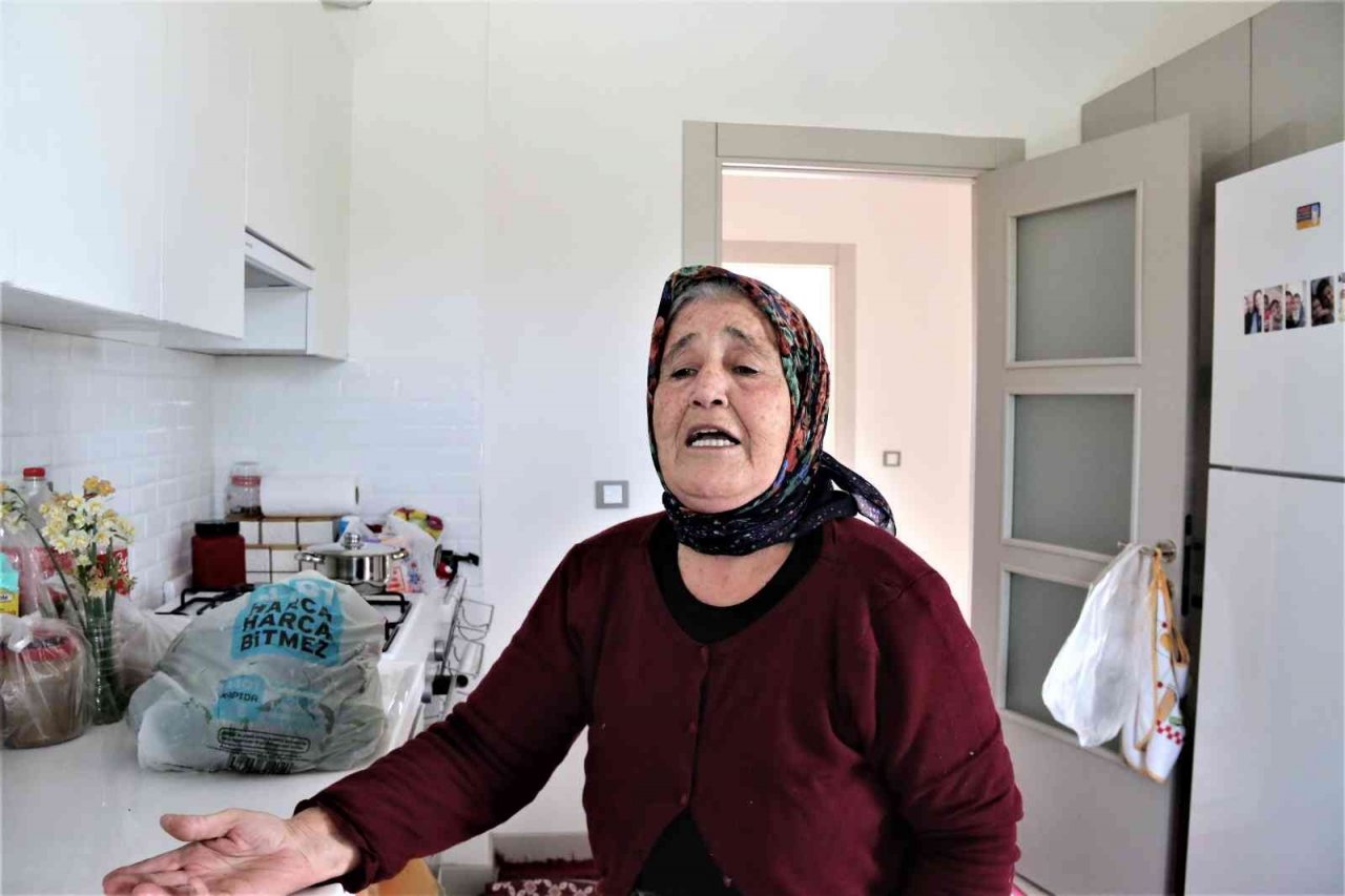 Tarihi yangında "İğnem bile çıkmadı" diyerek feryat eden Havva teyze yeni evine kavuştu