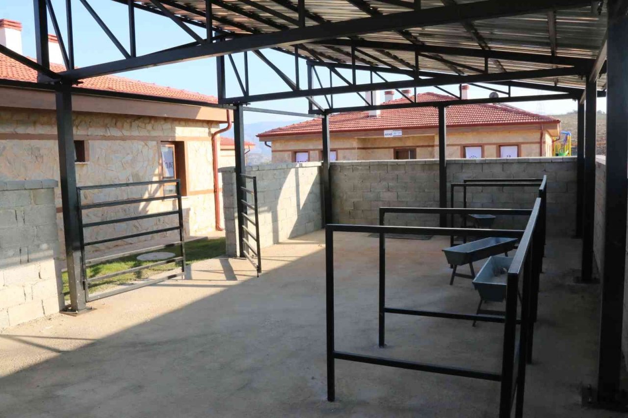 Tarihi Manavgat yangını sonrası yapılan 427 konutun anahtarları sahiplerine teslim ediliyor