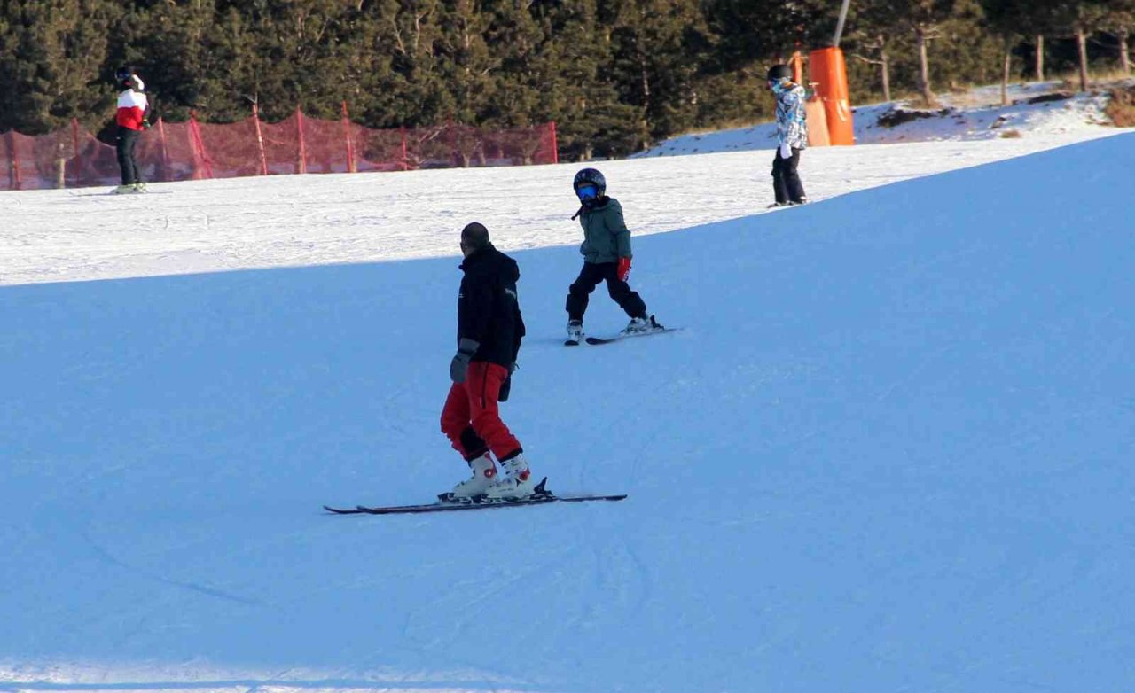 Avrupa’da kayak merkezleri kapandı, kayakseverlerin adresi Palandöken oldu