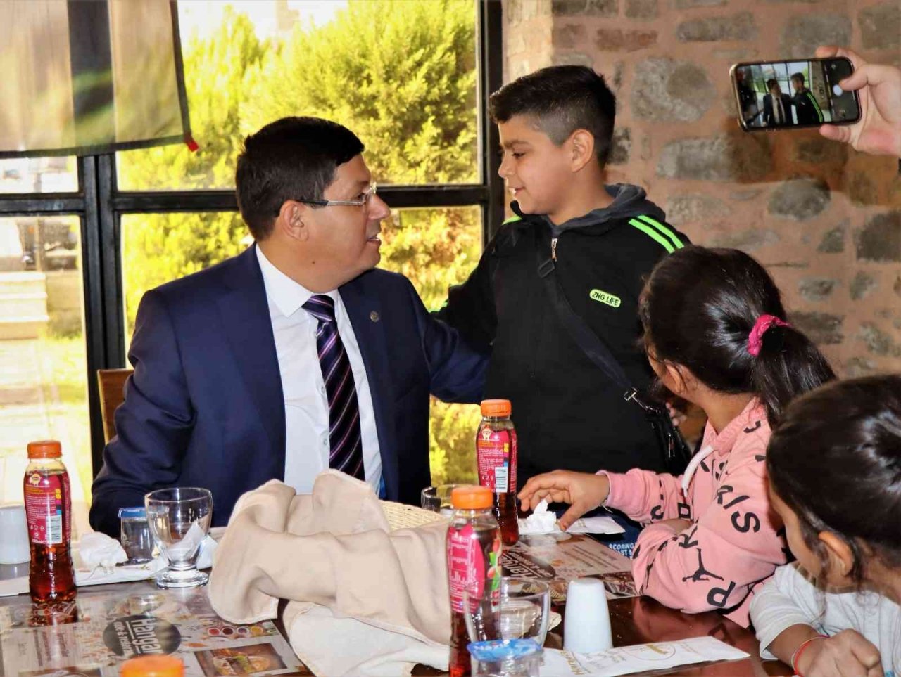 Başkan Özcan minik turistlere ev sahipliği yaptı