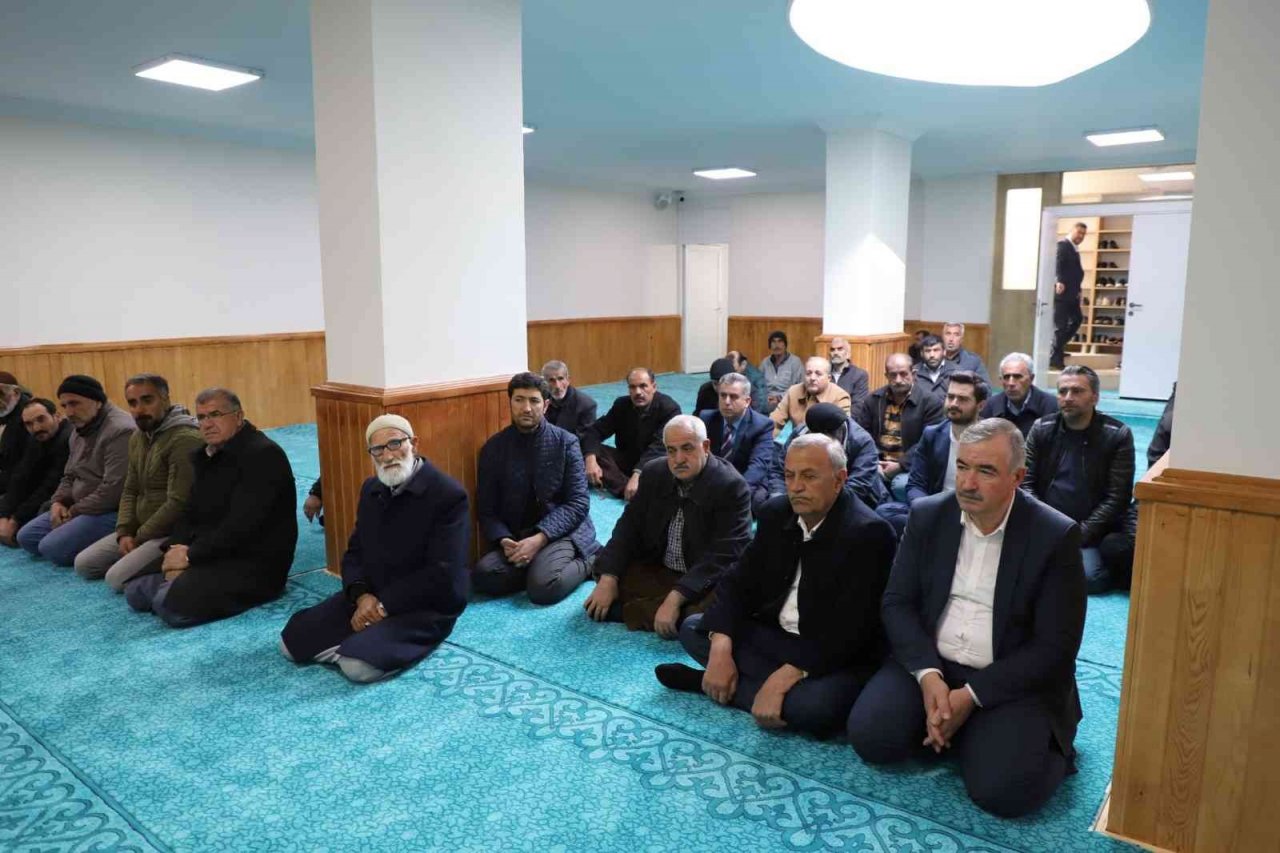Kahta’da 100. Yıl cami ibadete açıldı