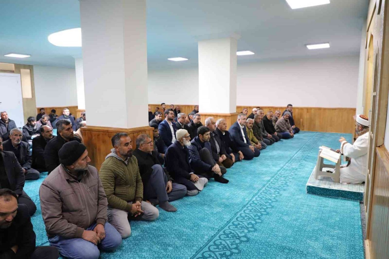 Kahta’da 100. Yıl cami ibadete açıldı
