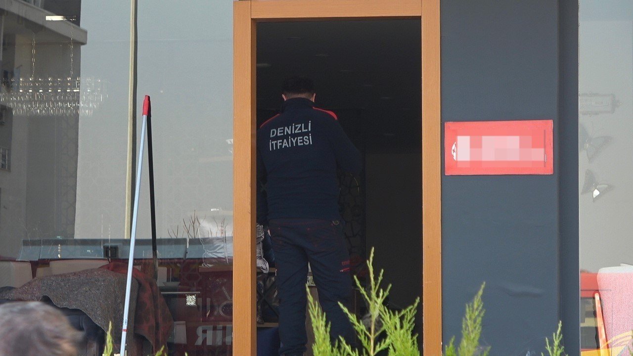 Mobilya dükkanında çıkan yangın büyümeden söndürüldü