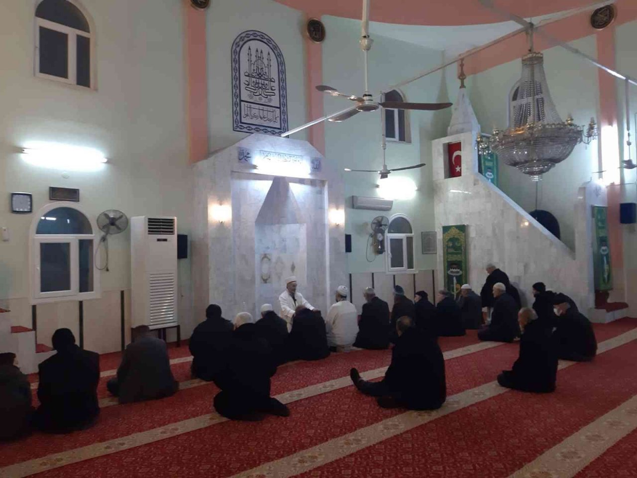 Germencik’te vatandaşlar sabah namazında bir araya geliyor