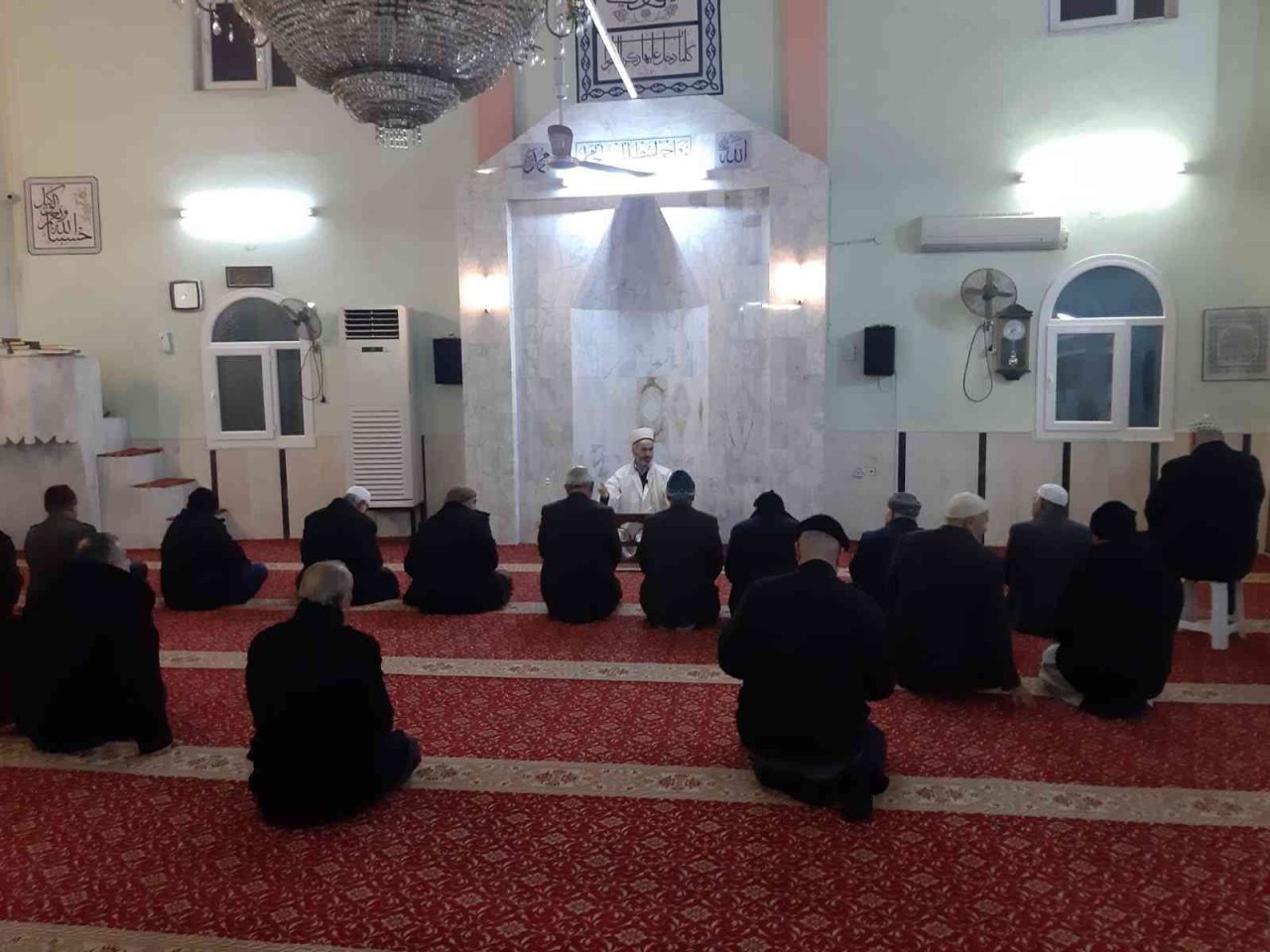 Germencik’te vatandaşlar sabah namazında bir araya geliyor