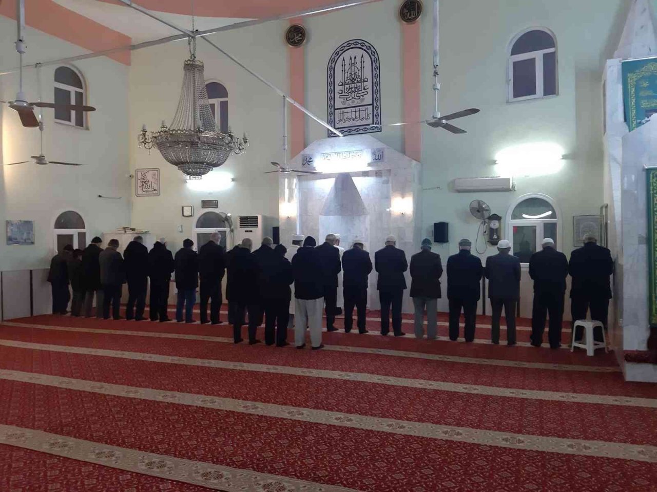 Germencik’te vatandaşlar sabah namazında bir araya geliyor