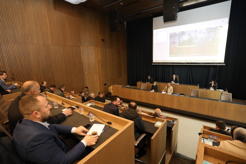 İnegöl’de yeni yılın ilk meclisi yeni binada yapıldı