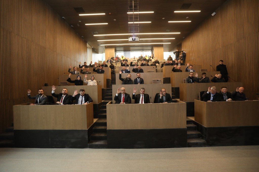 İnegöl’de yeni yılın ilk meclisi yeni binada yapıldı