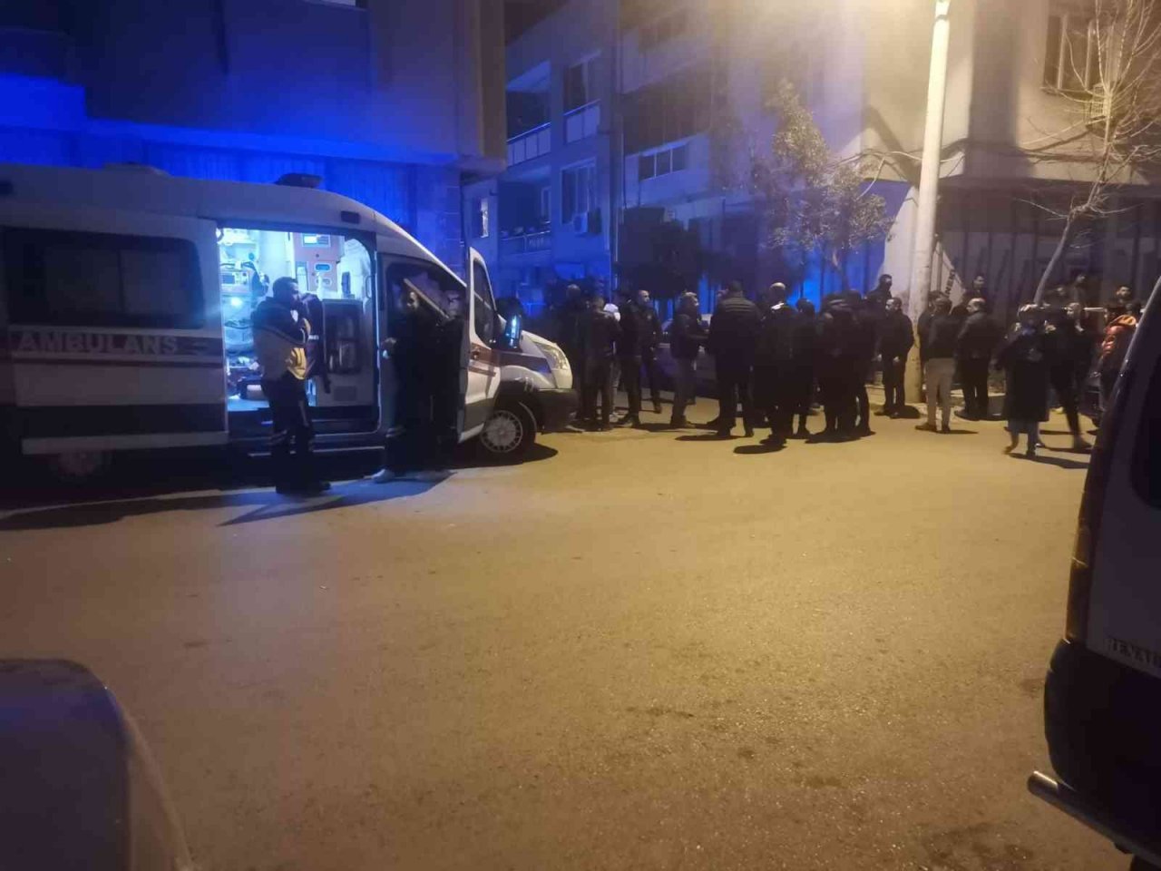İzmir’de sır ölüm: 18 yaşındaki genç sokak ortasında ölü bulundu