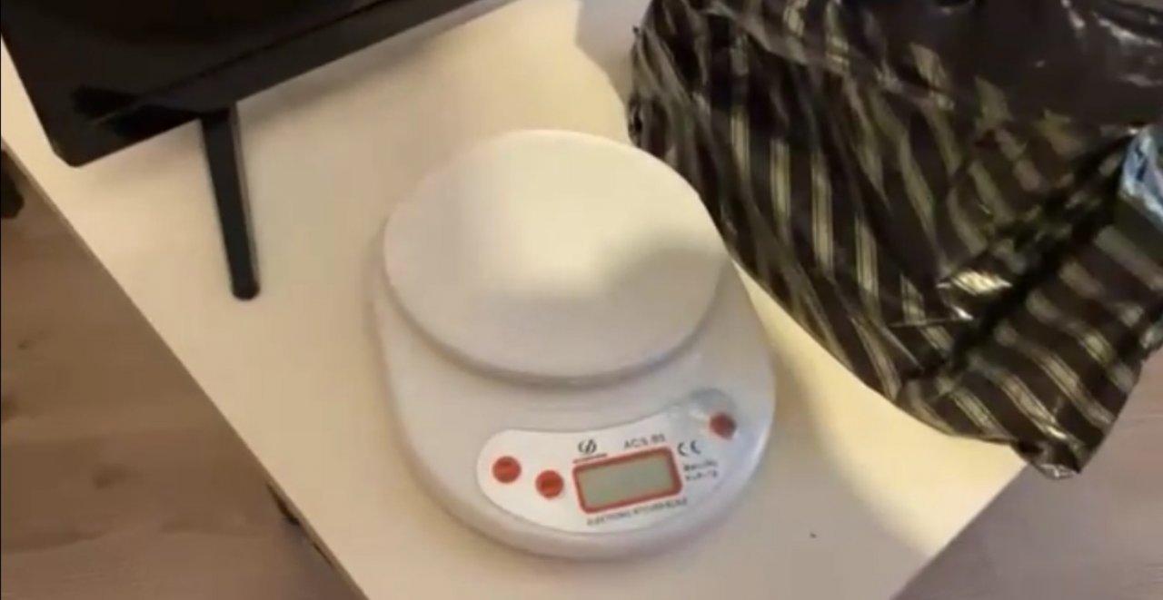 İzmir polisinden zehir baskını: 22 kilo esrar ele geçirildi