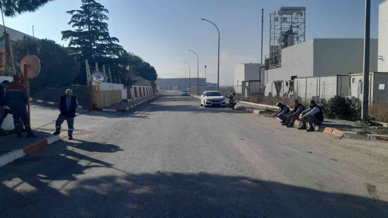 İzmir’de boya fabrikasında patlama: 5 yaralı