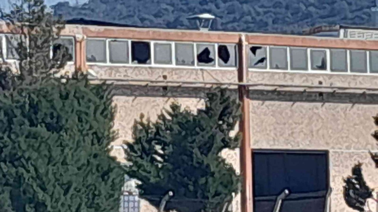 İzmir’de boya fabrikasında patlama: 5 yaralı