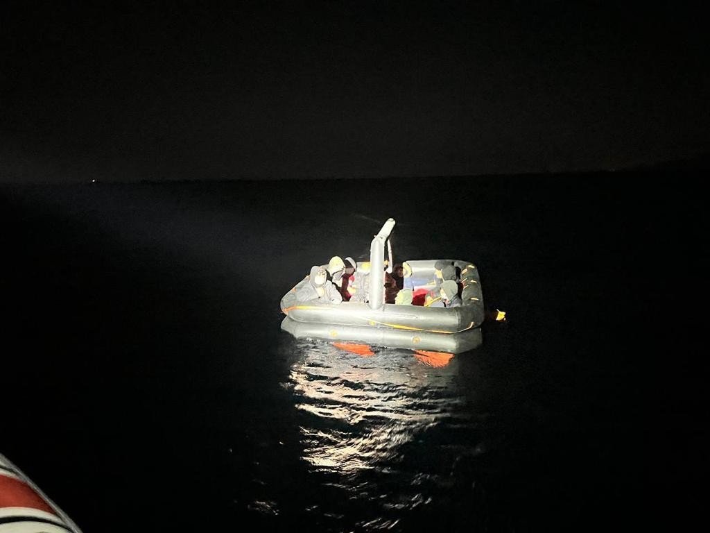 Yunanistan’ın ölüme ittiği 64 düzensiz göçmen kurtarıldı