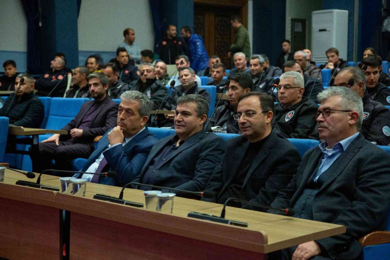 Büyükşehir personeline ’stresi kontrol edebilme ve iletişim becerilerini geliştirme’ eğitimi