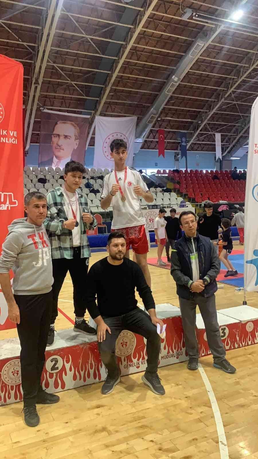 Sarıgöllü öğrenciler kick-boksta Manisa Şampiyonu oldu