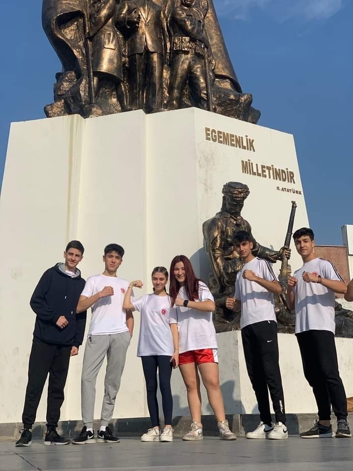 Sarıgöllü öğrenciler kick-boksta Manisa Şampiyonu oldu