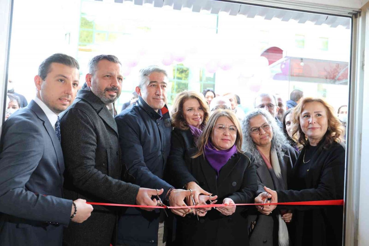 Marmaris’te Kadın Danışma Merkezi kadınlara destek oluyor