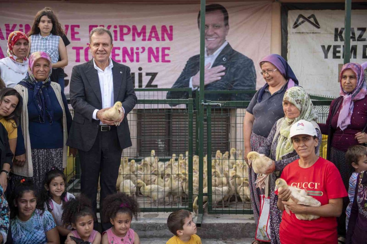 Mersin Büyükşehir Belediyesinden üreticiye destek sürüyor