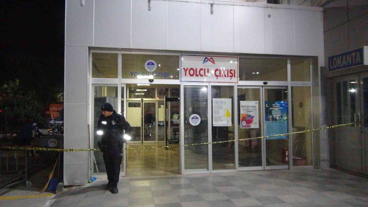 Mersin’de Şehirler Arası Otobüs Terminali’nde el bombası iddiası paniğe neden oldu