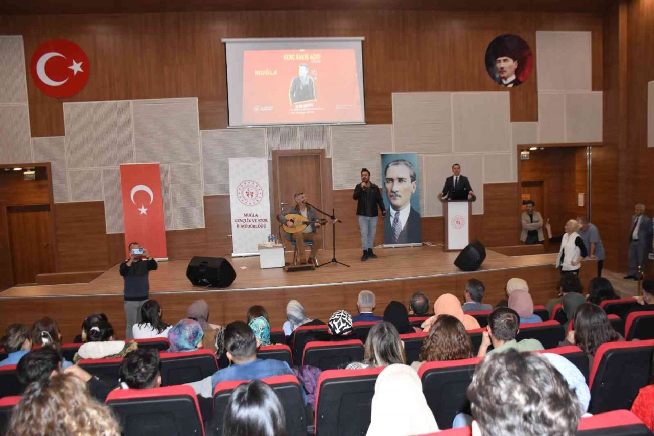 Ünlü sanatçı Muğla GSB yurtlarında gençlerle buluştu