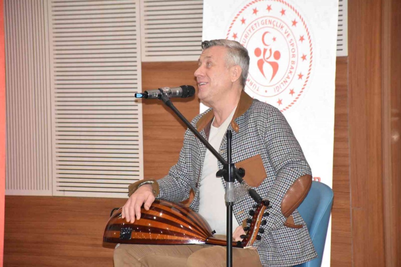 Ünlü sanatçı Muğla GSB yurtlarında gençlerle buluştu