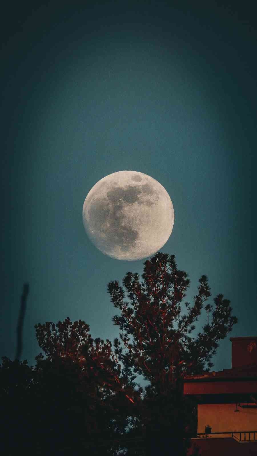 Muğla’da kartpostallık dolunay manzarası