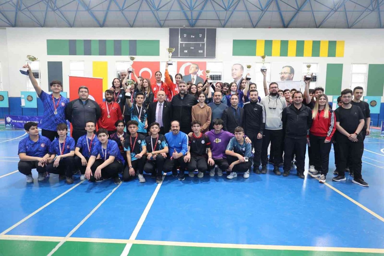 Dartta dereceye girenler ödüllerini aldı