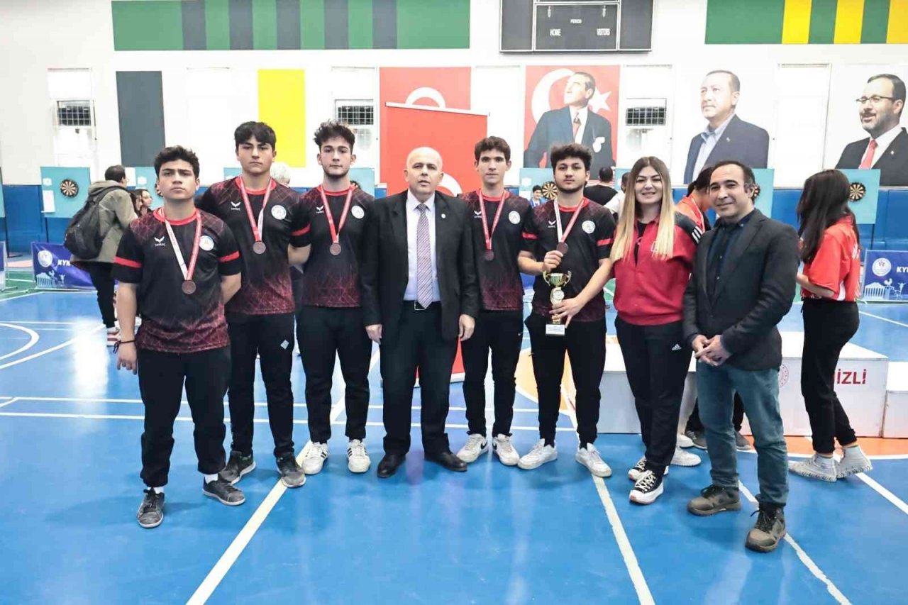 Dartta dereceye girenler ödüllerini aldı