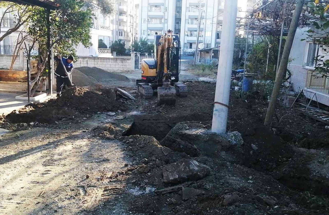 Ortaca’da yol bakım çalışmaları devam ediyor