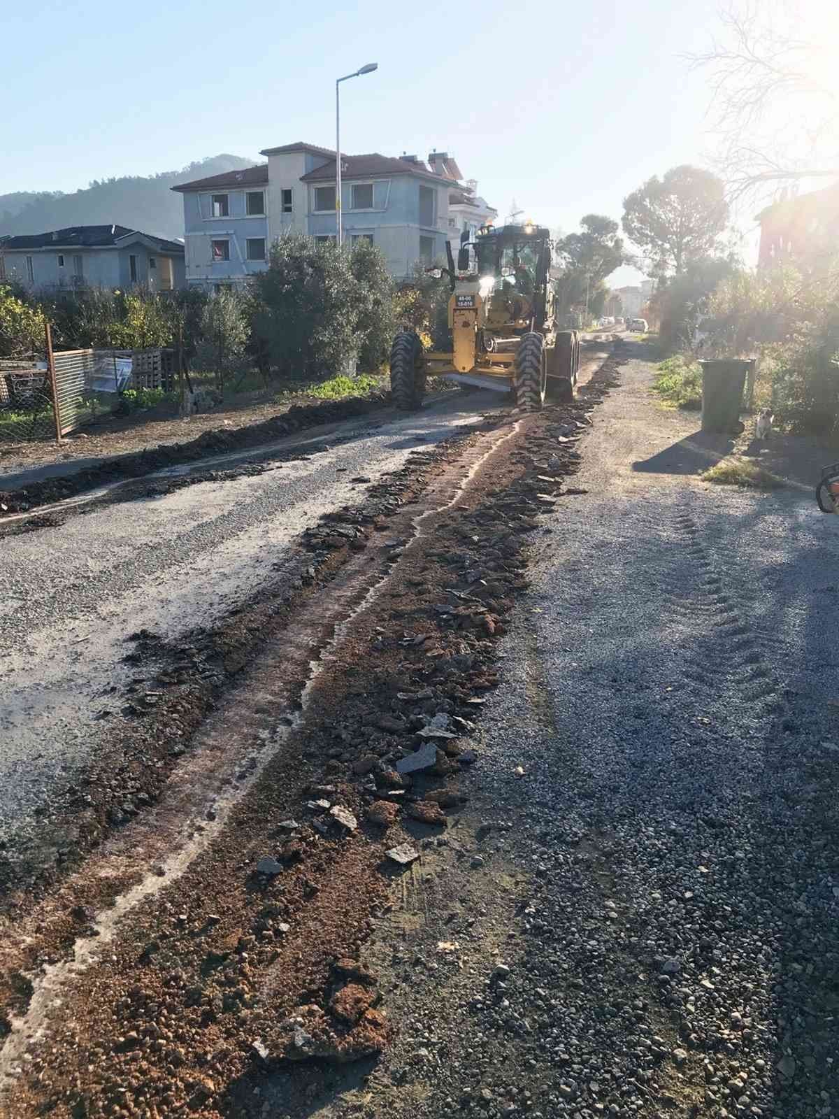 Ortaca’da yol bakım çalışmaları devam ediyor