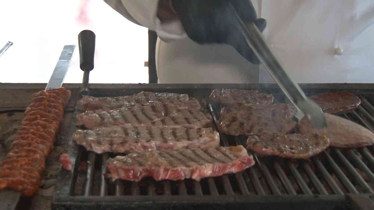 İşin ustalarından, yemekleri ziyan eden sosyal medya fenomenlerine tepki