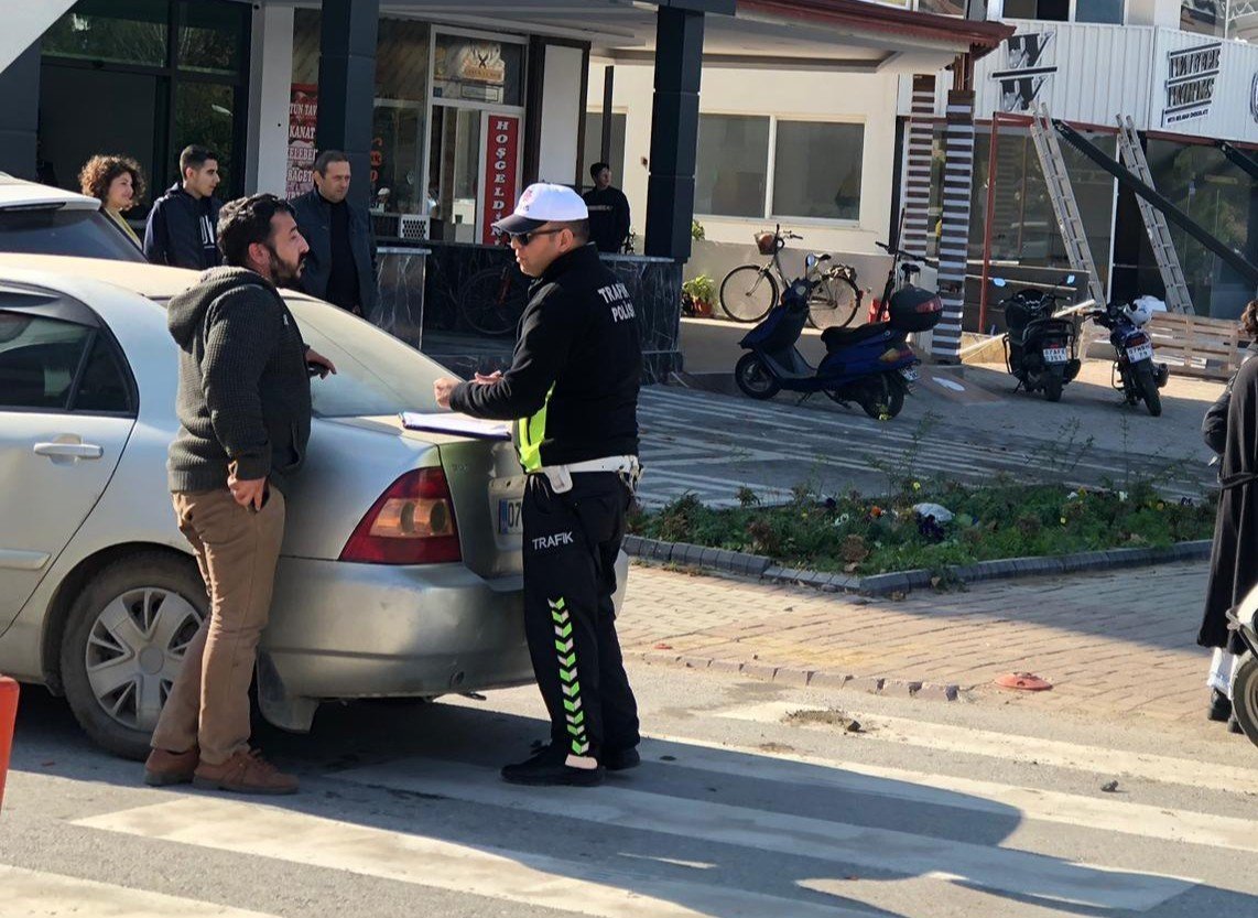 Gazipaşa’da motosikletle otomobil çarpıştı: 1 yaralı