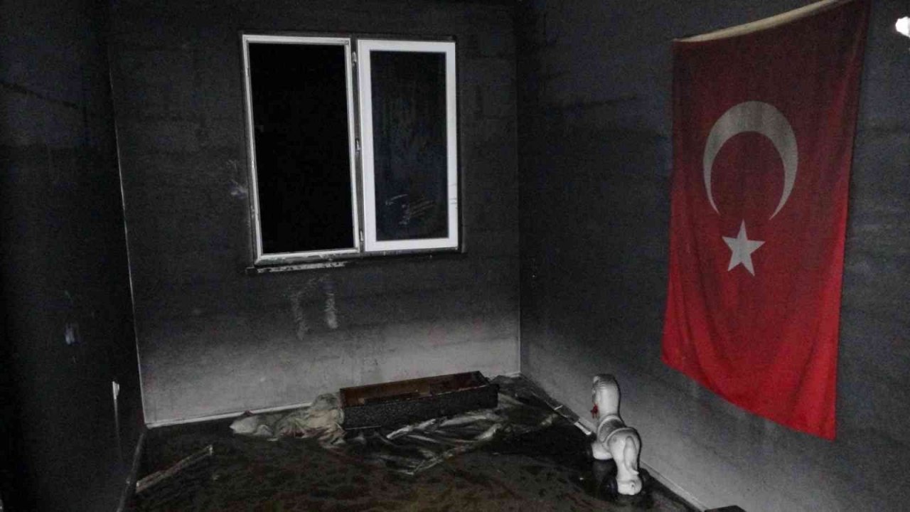 Ailevi problem yaşayan şahıs, oturduğu evi ateşe verdi