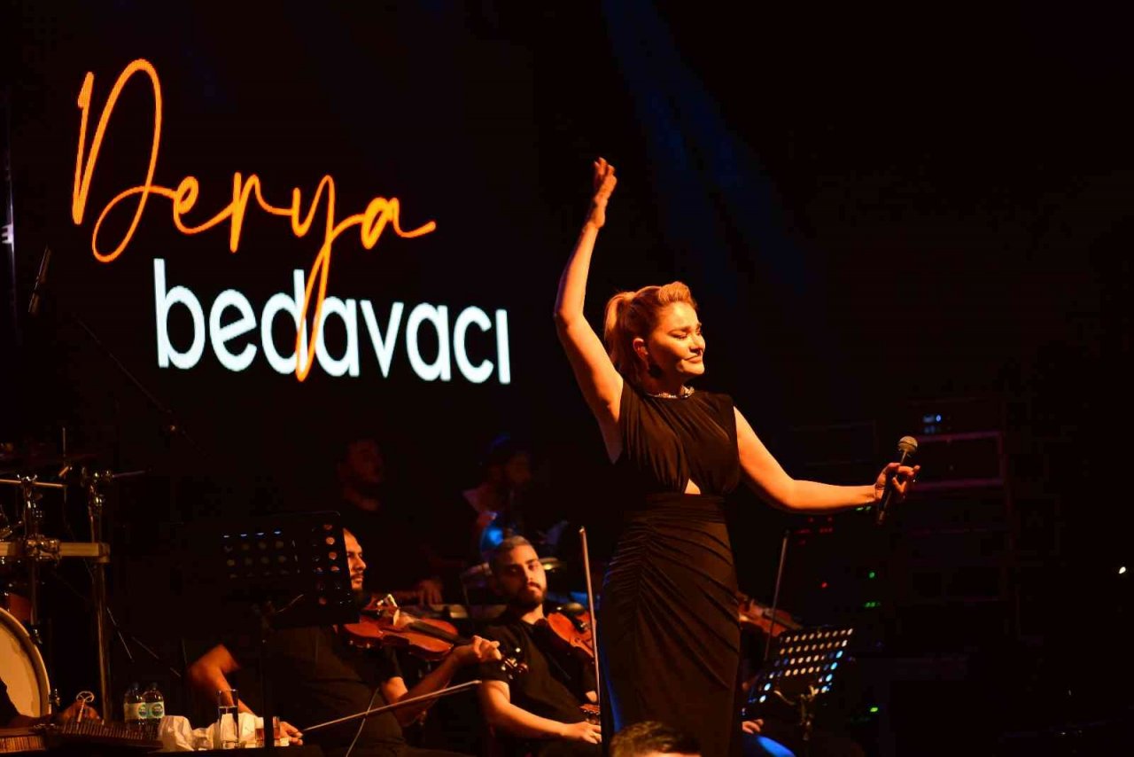 Derya Bedavacı Bursalılara unutulmaz bir gece yaşattı