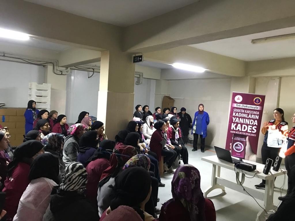 Jandarma ekipleri vatandaşları bilgilendirmeye devam ediyor