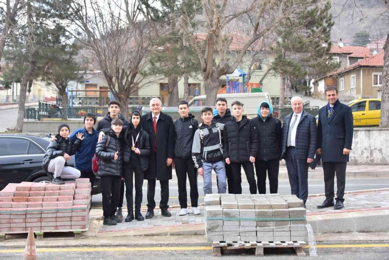 Başkan Bakkalcıoğlu gençlerle buluştu